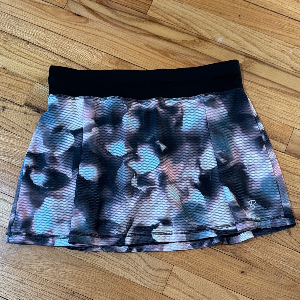 Sofibella Chic Women's Skort in Black and Blue